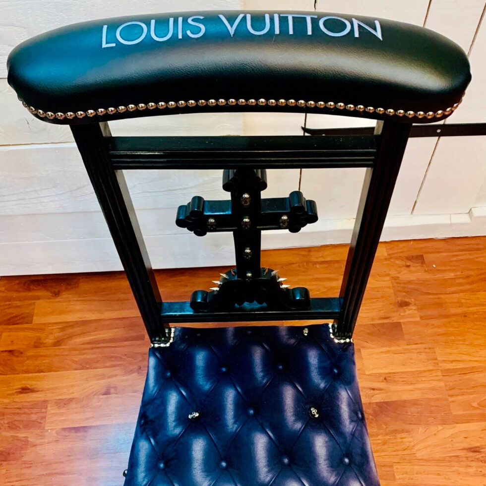 Prie Dieu Gothique Style Vuitton