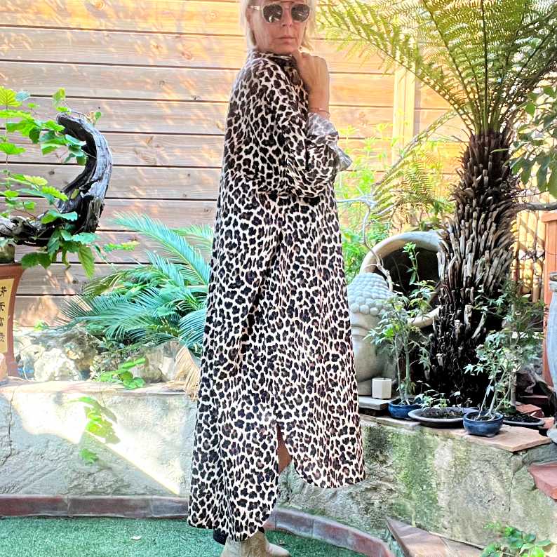 lebazaracaro_jungle_robe_leopard