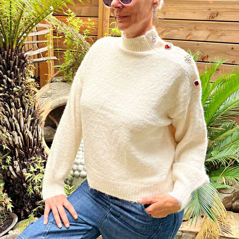 lebazaracaro_pull_bijoux_ecru
